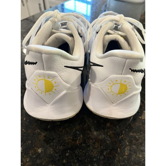 Nike Kyrie 3 Low Size 13 Mens Eclipse White Black CJ1286-100 Basketball Trainer - Picture 3 of 13